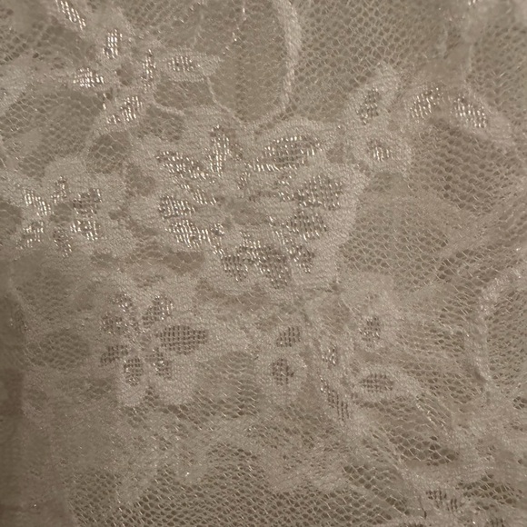 Elegant Women's White Lace Blouse - Picture 3 of 5